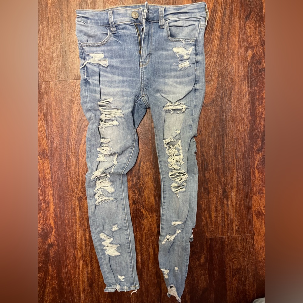 american eagle skinny ripped jeans!!